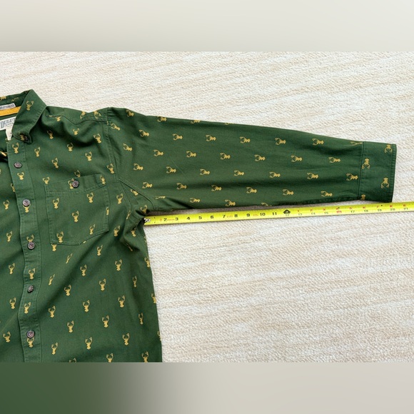 Duluth Untucked Relaxed Fit Button Down Shirt, Deer Head Graphics, Men’s Size M - Picture 9 of 13